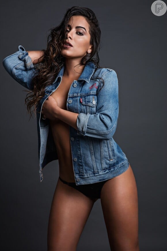 Anitta fez topless em ensaio fotográfico para a revista 'VIP'