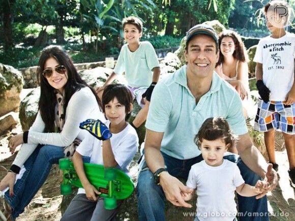 Marcello Antony posa com  os cinco filhos e declara que ainda quer mais uma menina em entrevista publicada em 7 de agosto de 2013