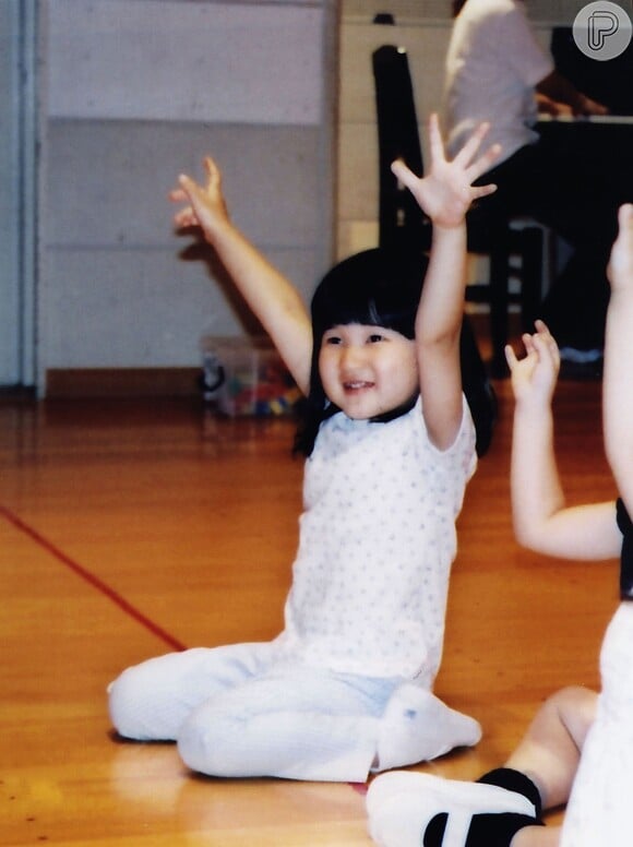 Atualmente com 14 anos, a princesa Aiko, do Japão, dançou animada no Castelo Nacional da Criança, em Tóquio, em seu 4º aniversário