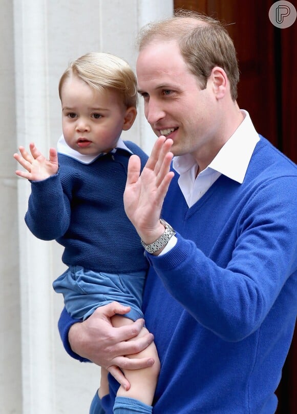 O príncipe George é sempre atração nas aparições da Família Real britânica. Quando foi ao hospital conhecer a irmã recém-nascida, Charlotte Elizabeth Diana, o filho do príncipe William mais uma vez roubou a cena