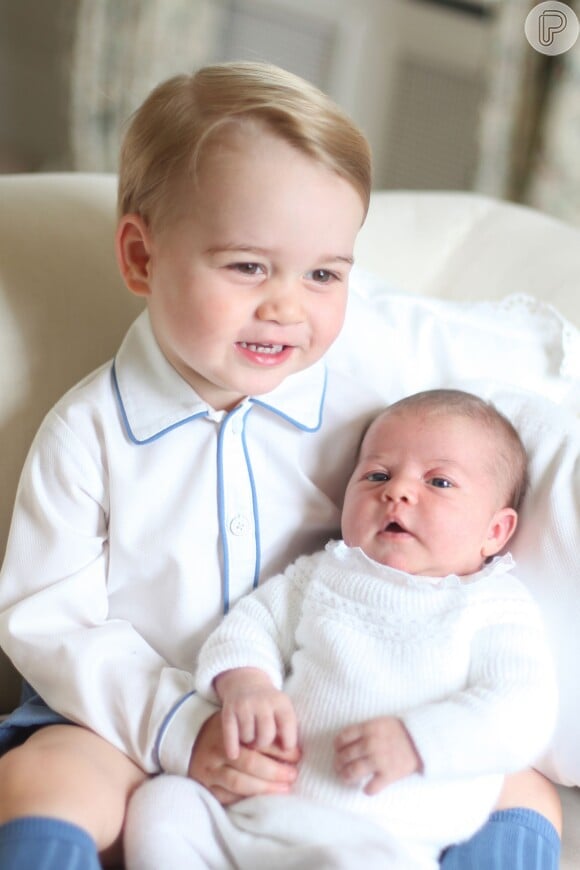Príncipe George, de 2 anos, e a irmã, a princesa Charlotte Elizabeth Diana, de 6 meses, figuram entre as crianças mais fofas da realeza. Os herdeiros da coroa real britânica são filhos do príncipe William e da duquesa de Cambridge, Kate Middleton