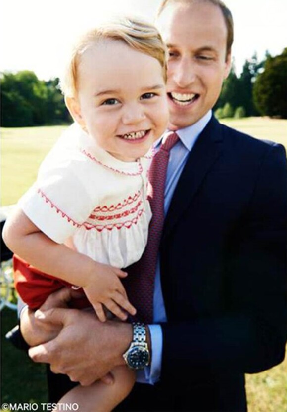 Príncipe George chama a atenção por onde passa, sempre sorridente e com roupinhas estilosas. O bebê, de 2 anos, é o primeiro filho do príncipe William e da duquesa de Cambridge Kate Middleton
