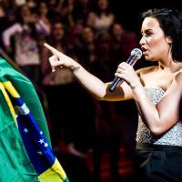 Demi Lovato agradece fãs no 'Caldeirão do Huck': 'Sou confiante por vocês'