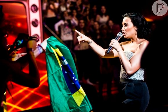 Demi Lovato escolheu o Brasil pata lançar seu novo álbum e participou do 'Caldeirão do Huck'