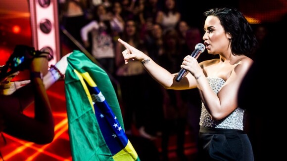 Demi Lovato agradece fãs no 'Caldeirão do Huck': 'Sou confiante por vocês'