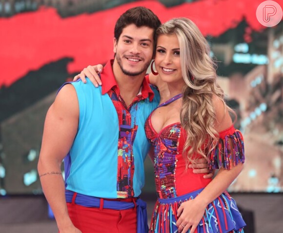 Arthur Aguiar e Mayara Araújo se apresentaram com a música 'Tieta', de Luiz Caldas