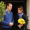Grávida, Kate Middleton deixou o hospital ao lado de príncipe William, em dezembro de 2012