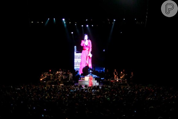 Ivete Sangalo agita o palco do Nokia Theater, em Los Angeles, nos Estados Unidos. A cantora se apresentou no local em 10 de agosto de 2013