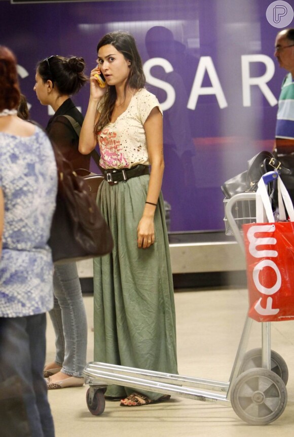 Thaila Ayala desembarca toda estilosa no aeroporto Santos Dumont, no Rio de Janeiro, em 13 de dezembro de 2012