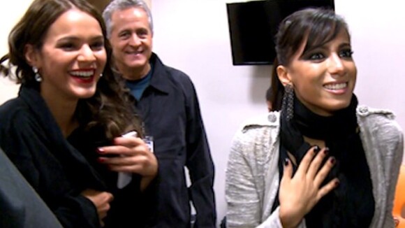 Bruna Marquezine invade camarim de Anitta e ganha elogio da cantora: 'Arrasou'