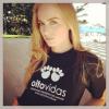 Angélica posou para campanha de doação de gatos da ONG Oito Vidas. 'Trabalho sério', disse a loira no Instagram