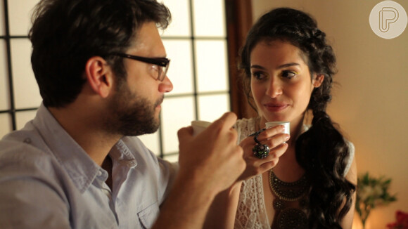 Lulu (Maria Flor) e Pio (Armando Babaioff) são os protagonistas da série 'Do Amor', que terá segunda temporada no Multishow a partir de outubro