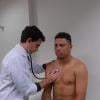 Ronaldo Fenômeno é examinado pelo médico Luiz Riani