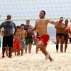Ronaldo joga futevôlei na praia de Ipanema, no Rio, antes de ir ao 'Fantástico'