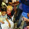 A apresentadora Xuxa atendeu aos pedidos dos fãs que estavam no Ginásio Benedito Zarour