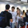 Quando estava embarcando para São Paulo, Caio Castro foi abordado por fãs no aeroporto Santos Dumont, no Rio de Janeiro