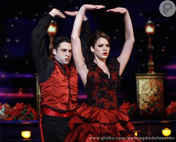 Bruna Marquezine e Átila Amaral estão em segundo lugar no ranking do 'Dança dos Famosos', após apresentarem o paso doble no último domingo (1º)