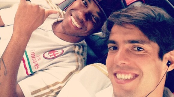Kaká comemora estreia pelo Milan e atrai torcedores: 'Viemos para vê-lo'