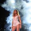 Beyoncé, que ainda vai se apresentar em Minas Gerais, Rio de Janeiro, São Paulo e Porto Alegre, abusou dos efeitos especiais no primeiro show da turnê
