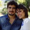 Caio Castro e Maria Casadevall posam para fotos após gravação de 'Amor à Vida'