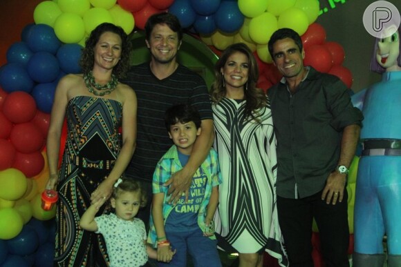 Mário Frias com a mulher, Juliana e a filha, Laura; Nívea Stelmann com o marido, Marcus Rocha e o filho, Miguel, aniversariante do dia