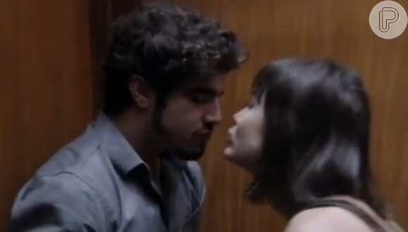 Sobre as cenas de beijos, Caio Castro contou que mesmo sendo de língua é algo técnico, já que o casal é muito sensual