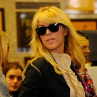 Mãe de Lindsay Lohan é detida por dirigir bêbada e em alta velocidade