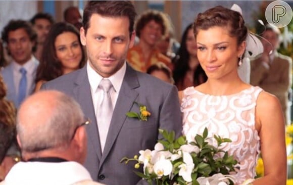 Ester (Grazo Massafera) e Cassiano (Henri Castelli) se casam no último capítulo de 'Flor do Caribe'