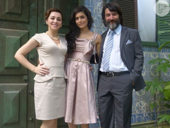 Cristal (Moro Anghileri), Dom Rafael (Cesar Troncoso) e Amparo (Martha Nieto) não apareceram no último capítulo de 'Flor do Caribe'