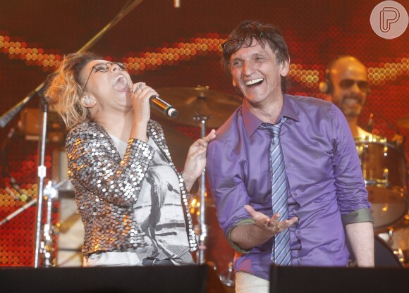 Maria Gadú e Paulo Miklos se divertiram juntos no palco do Rock in Rio durante a homenagem a Cazuza