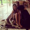 Sophia Mattar postou uma foto no Instagram com seus cachorros e, atento, Alexandre Pato curtiu a imagem