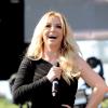 Britney Spears pediu que os fãs aguardassem para ouvir a música com qualidade nas rádios e no iTunes