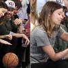 Olivia Wilde, noiva de Jason Sudeikis, mostrou que tem habilidade com basquete. Eles se divertiram assistindo a um jogo e Olivia fez acrobacias com uma bola