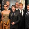 Tom Felton, Emma Watson, Alan Rickman, Daniel Radcliffe, David Yates, Rupert Grint, Barry M. Meyer e Matthew Lewis na première de 'Harry Potter e as relíquias da morte: Parte 2', em Nova York, em julho de 2011 