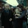 O casal Draco Malfoy e Astoria Greengrass se casa e, dezenove anos depois do último ano da guerra final da saga, eles acompanham o filho, Scorpius Malfoy, para seu primeiro ano em Hogwarts