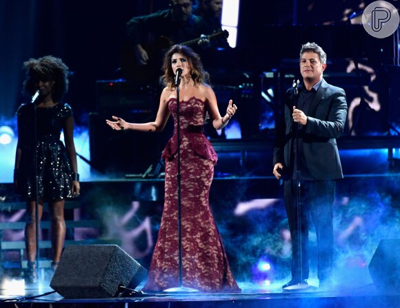 Alejandro Sanz e Paula Fernandes foram muito elogiados durante apresentação no Grammy Latino, que aconteceu em Las Vegas, EUA, em novembro de 2015