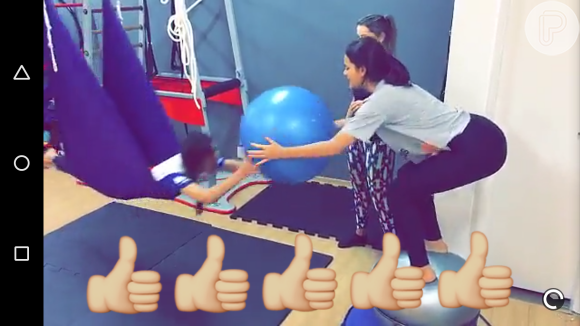 Bruna Marquezine mostra os exercícios da aula de pilates em seu Snapchat