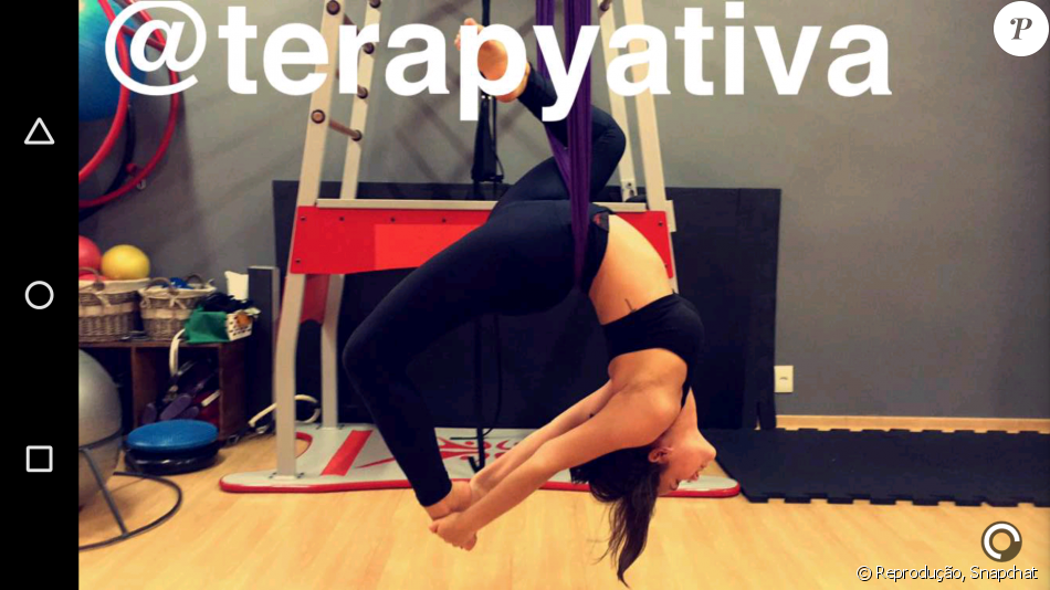 Bruna Marquezine preferiu um cardápio vegano antes de praticar pilates nesta segunda-feira, 22 de fevereiro de 2016