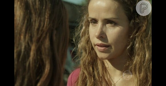 Eliza (Marina Ruy Barbosa) conta para a mãe, Gilda (Leona Cavalli), que beijou Arthur (Fábio Assunção)
