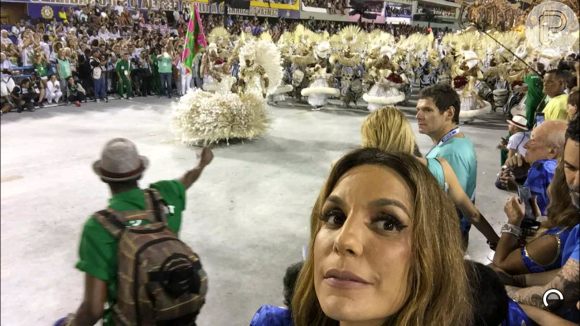 Ivete Sangalo festejou a vitória da Mangueira no Carnaval 2016 e assistiu o desfile da verde e rosa no sábado das Campeãs