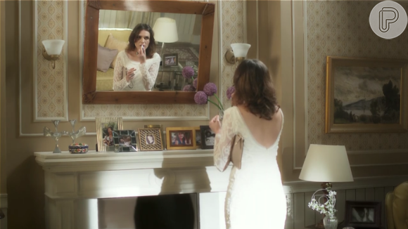 No quadro, Monica Iozzi esperava para sair com o namorado, interpretado por Cauã Reymond