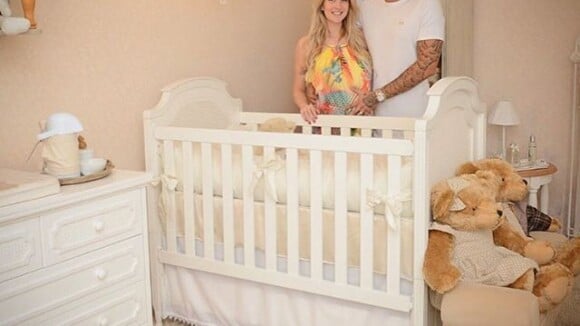 Grávida, ex-BBB Aline mostra móveis para quarto do 1º filho com Fernando. Fotos!