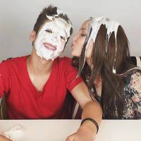Larissa Manoela e João Guilherme brincam de torta na cara. 'Amei'. Vídeo!