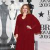 Adele chega arrasando com decote ao BRIT Awards e bomba no twitter: 'Linda além do limite'. Premiação aconteceu na quarta-feira, 24 de fevereiro de 2016