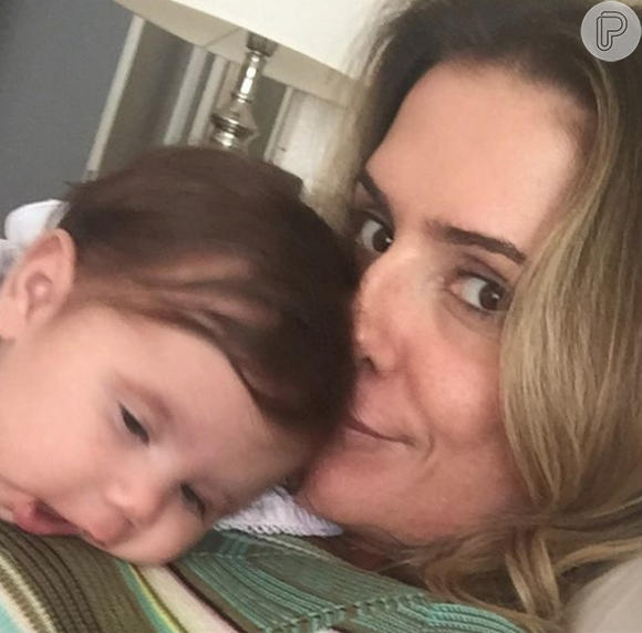 Deborah Secco e Hugo Moura se declaram para a filha, Maria Flor, de 2 meses, nas redes sociais