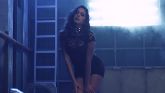 Anitta sensualiza no clipe de 'Ginza', do cantor colombiano J Balvin. Veja vídeo