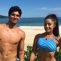 Aline Riscado ganha mais espaço no 'Pânico' e entrevista Gabriel Medina na praia