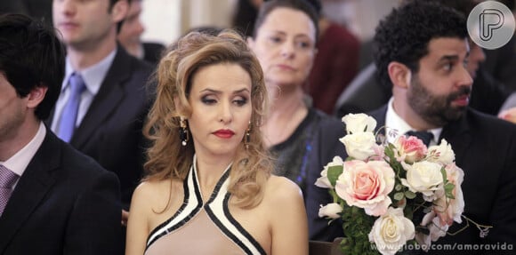 Glauce (Leona Cavalli) fica frustrada no ao ver Bruno (Malvino Salvador) se casando com Paloma (Paolla Oliveira), em 'Amor à Vida'