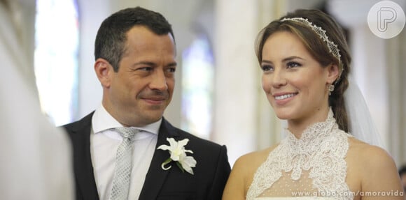 O casamento de Paloma (Paolla Oliveira) e Bruno (Malvino Salvador) se torna palco de um barraco de família, em 'Amor à Vida'