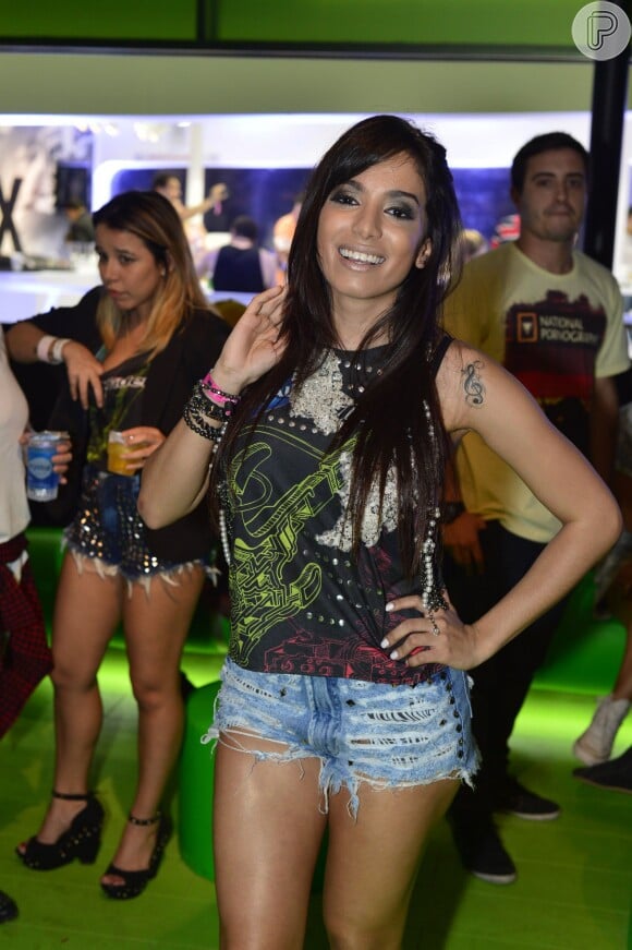 Anitta vai ao Rock in Rio usando um de seus tradicionais shortinhos